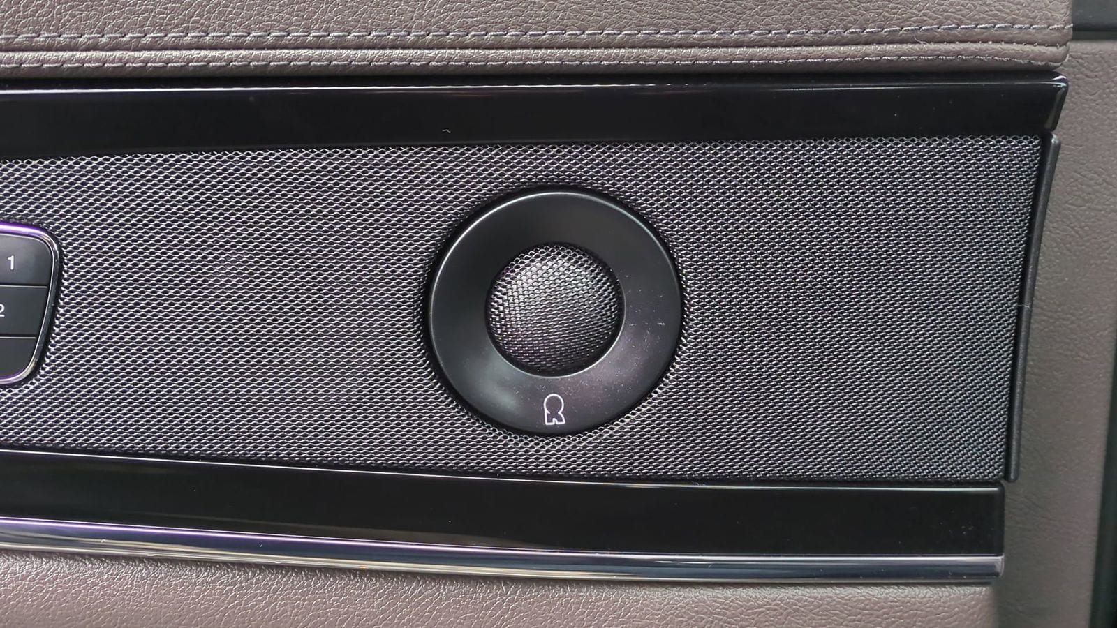 Thumbnail: 2022 Lincoln Nautilus - 36