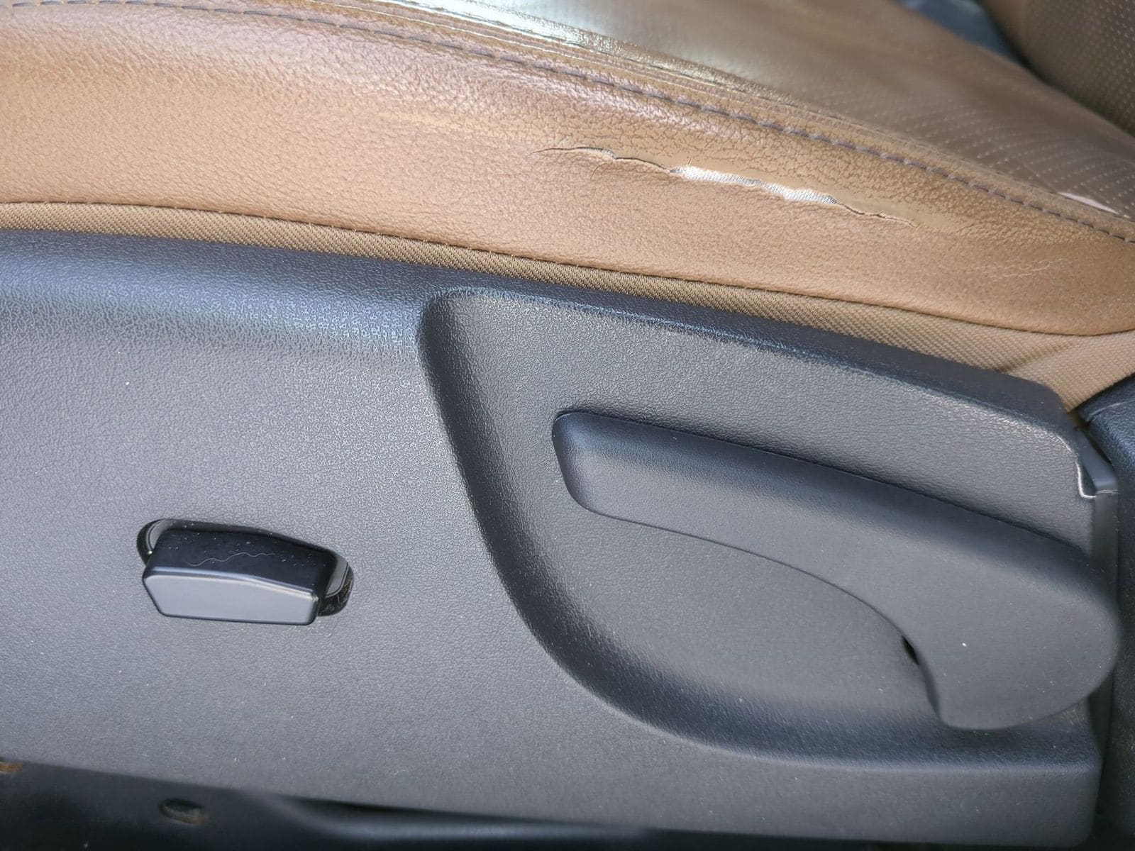 Thumbnail: 2012 Jeep Liberty - 17