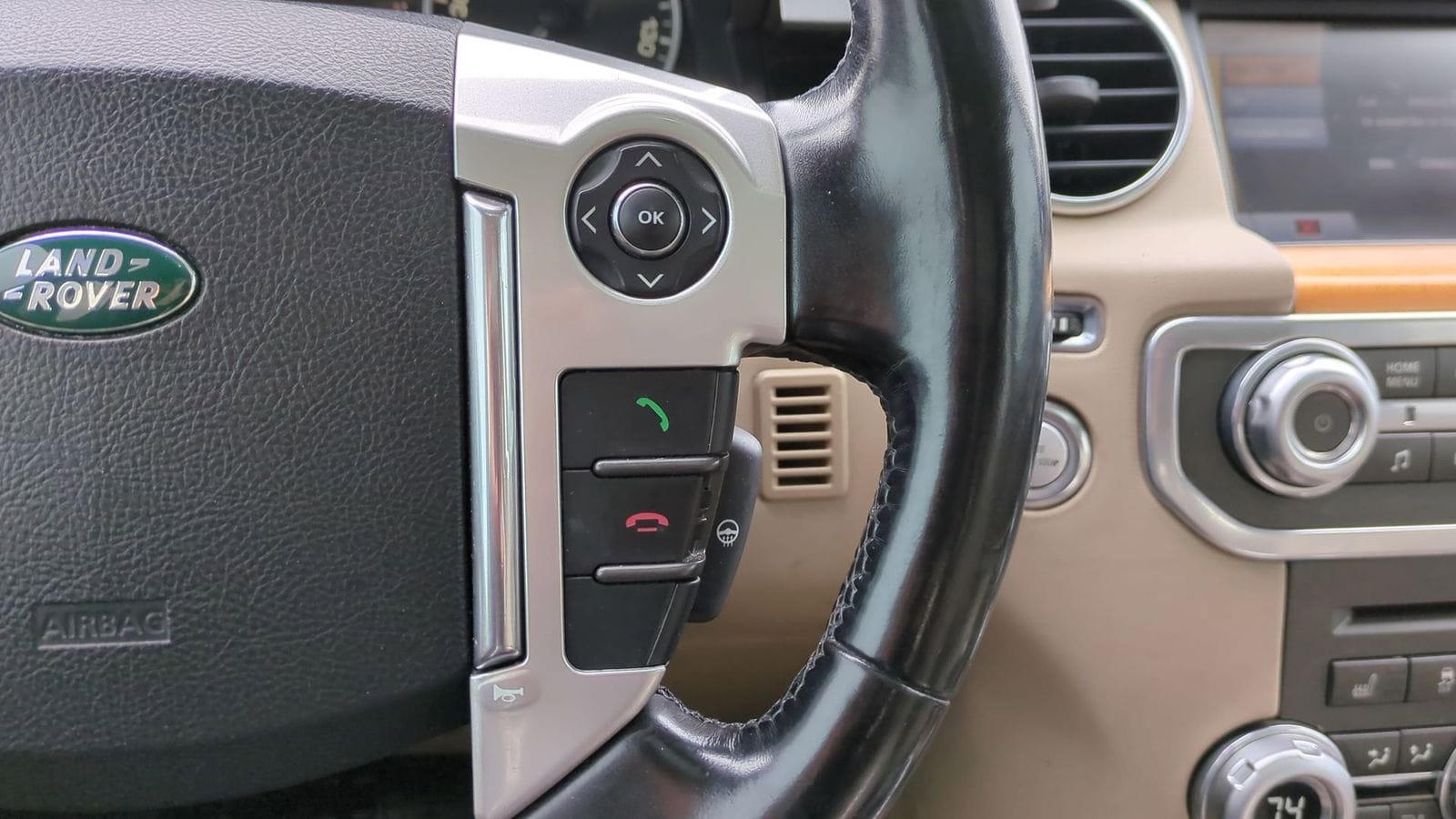 Thumbnail: 2011 Land Rover LR4 - 24