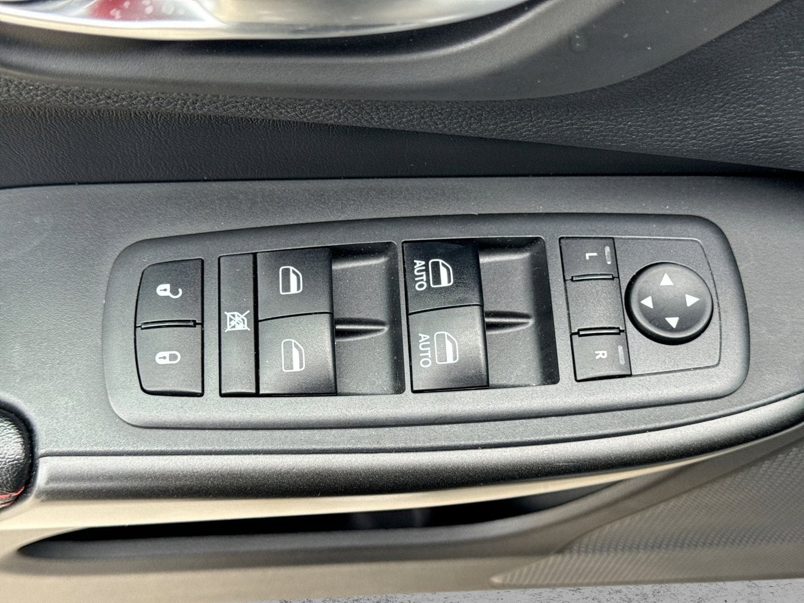 Thumbnail: 2019 Jeep Cherokee - 19