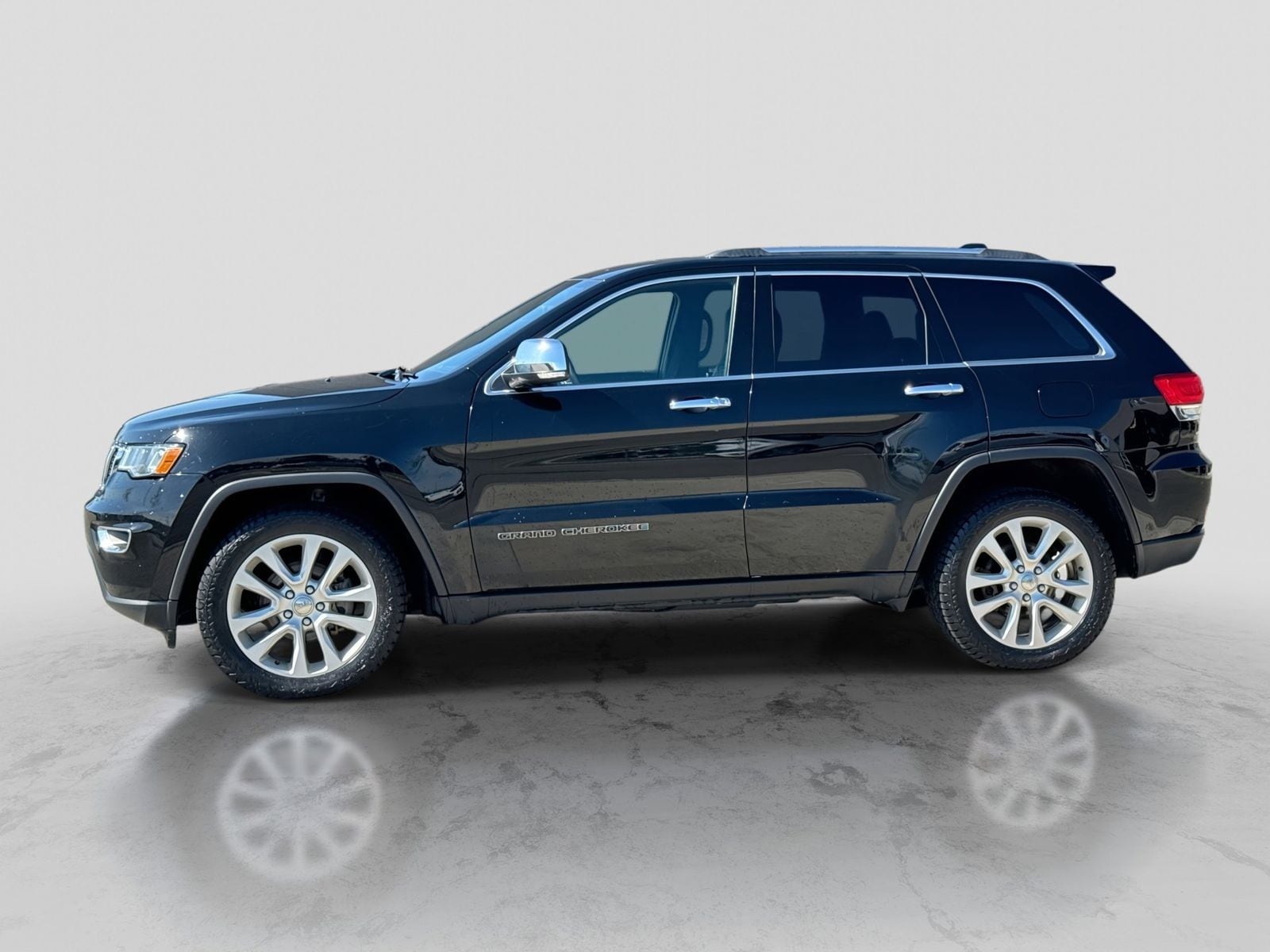 Thumbnail: 2017 Jeep Grand Cherokee - 3