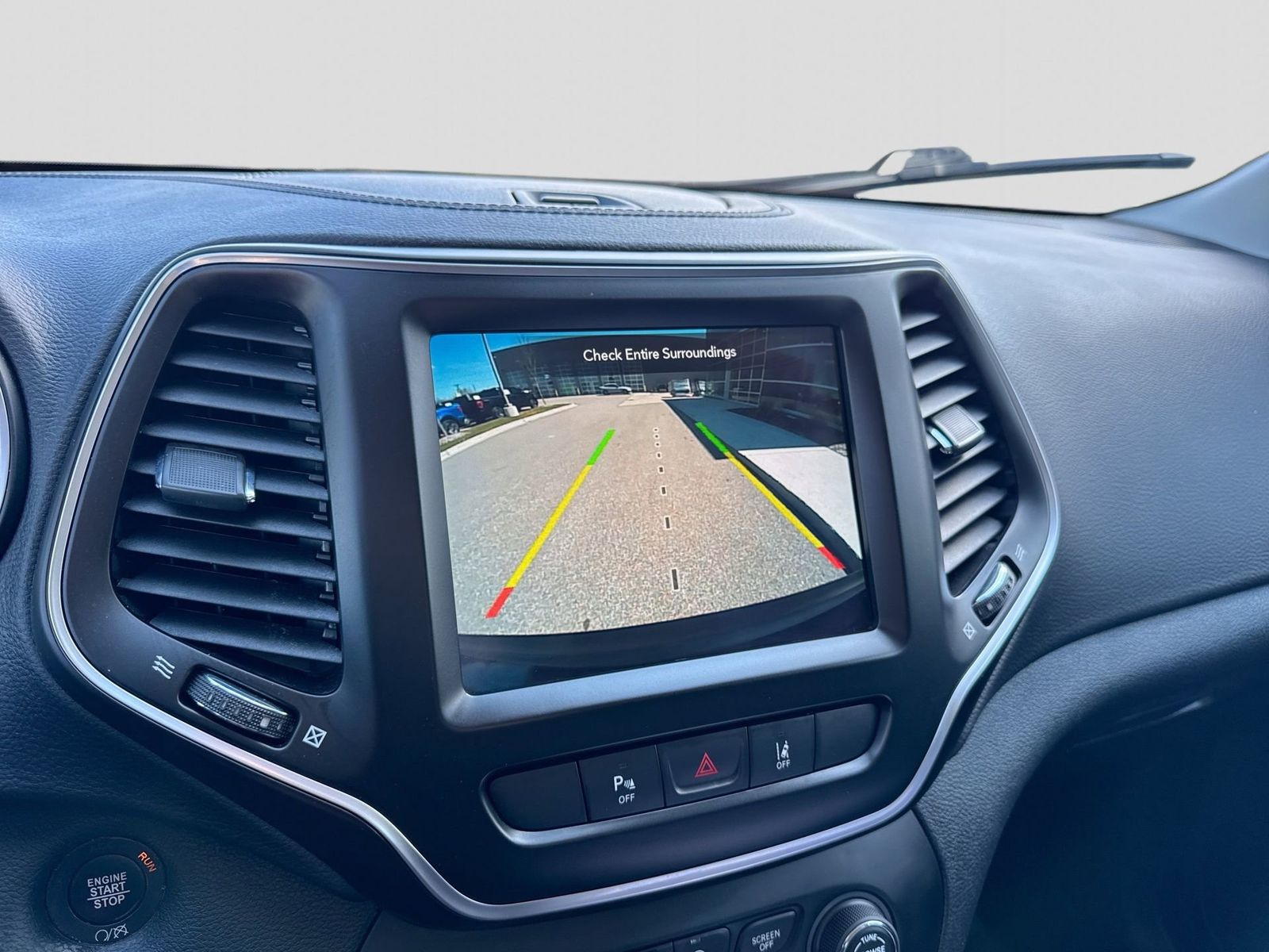 Thumbnail: 2021 Jeep Cherokee - 30