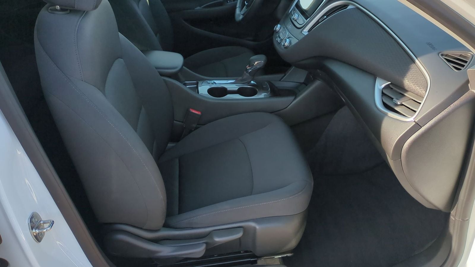 Thumbnail: 2022 Chevrolet Malibu - 21