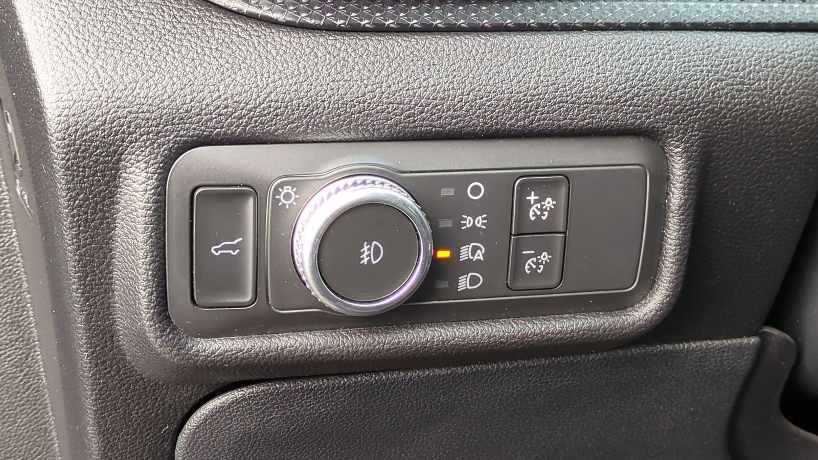 Thumbnail: 2021 Ford Explorer - 18