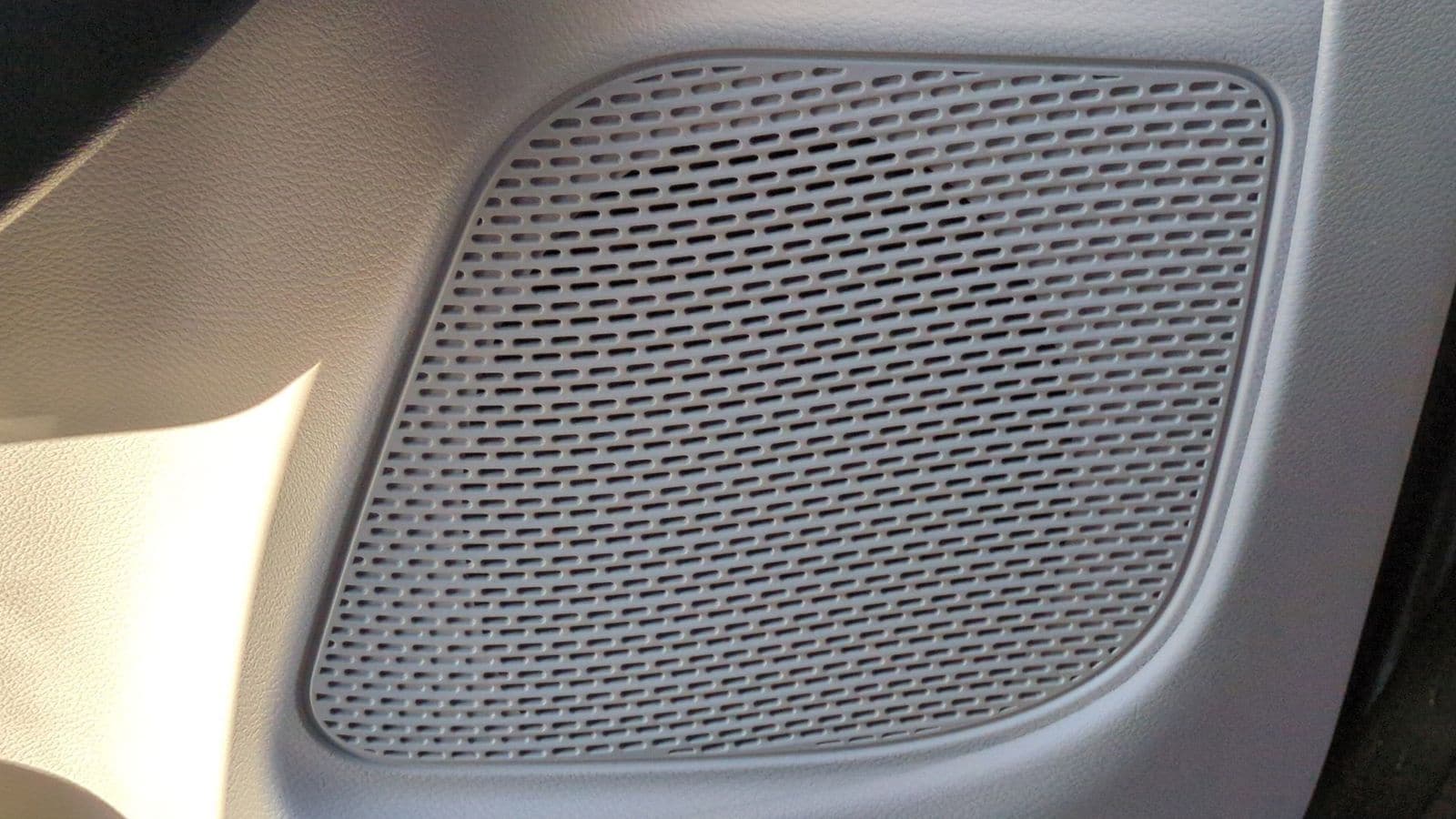 Thumbnail: 2018 Chrysler Pacifica - 34