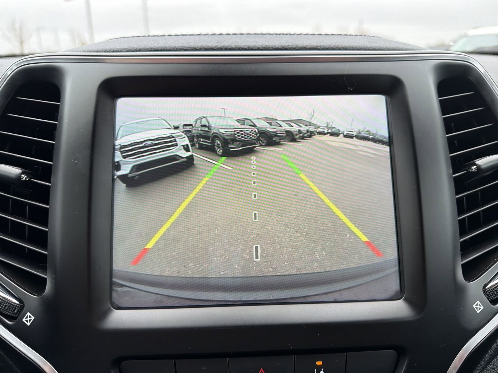 Thumbnail: 2021 Jeep Cherokee - 31