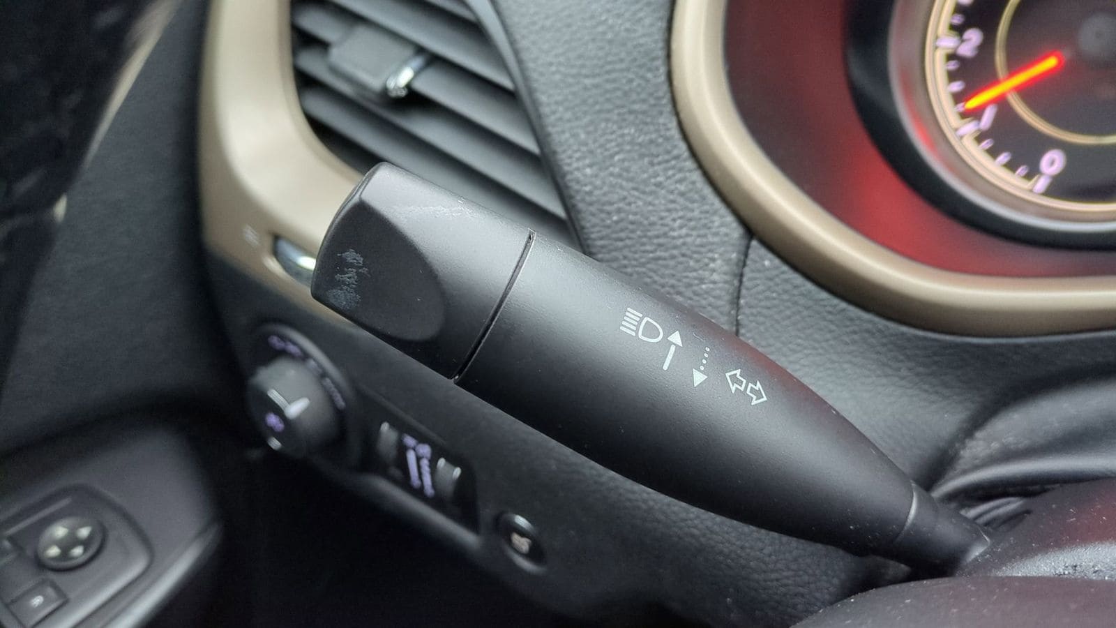 Thumbnail: 2016 Jeep Cherokee - 28