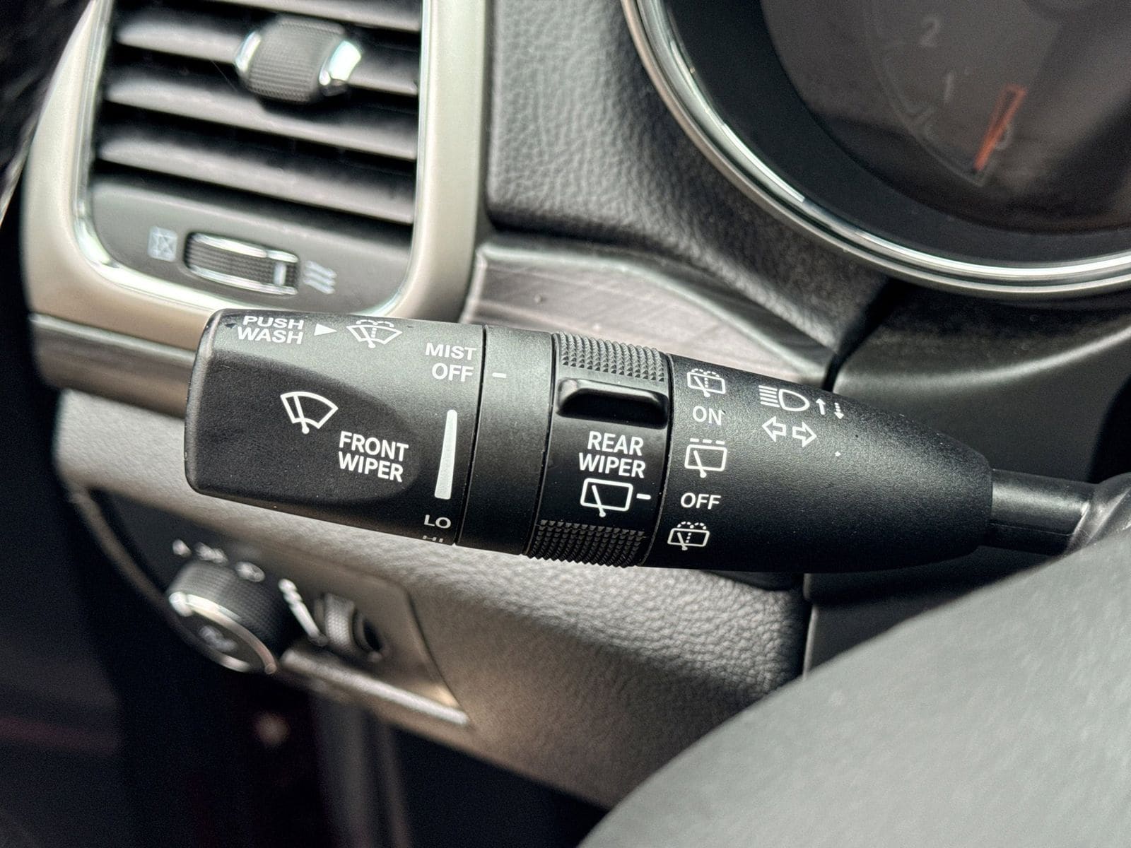 Thumbnail: 2022 Jeep Grand Cherokee - 29