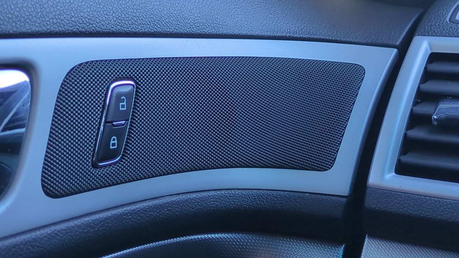 Thumbnail: 2015 Ford Explorer - 38