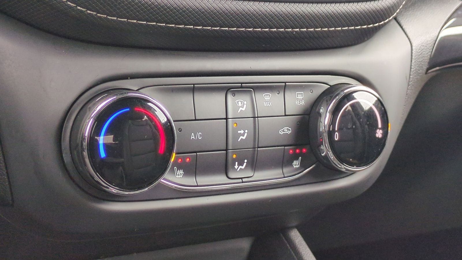 Thumbnail: 2023 Chevrolet TrailBlazer - 32