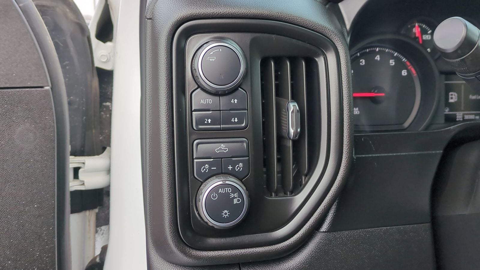 Thumbnail: 2020 Chevrolet Silverado 1500 - 18