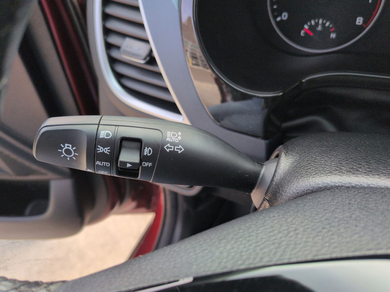 Thumbnail: 2023 Kia Seltos - 29