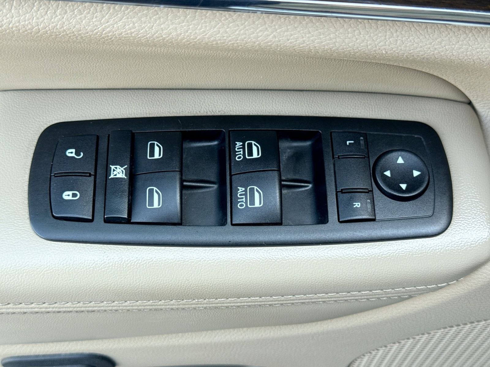 Thumbnail: 2015 Jeep Grand Cherokee - 18