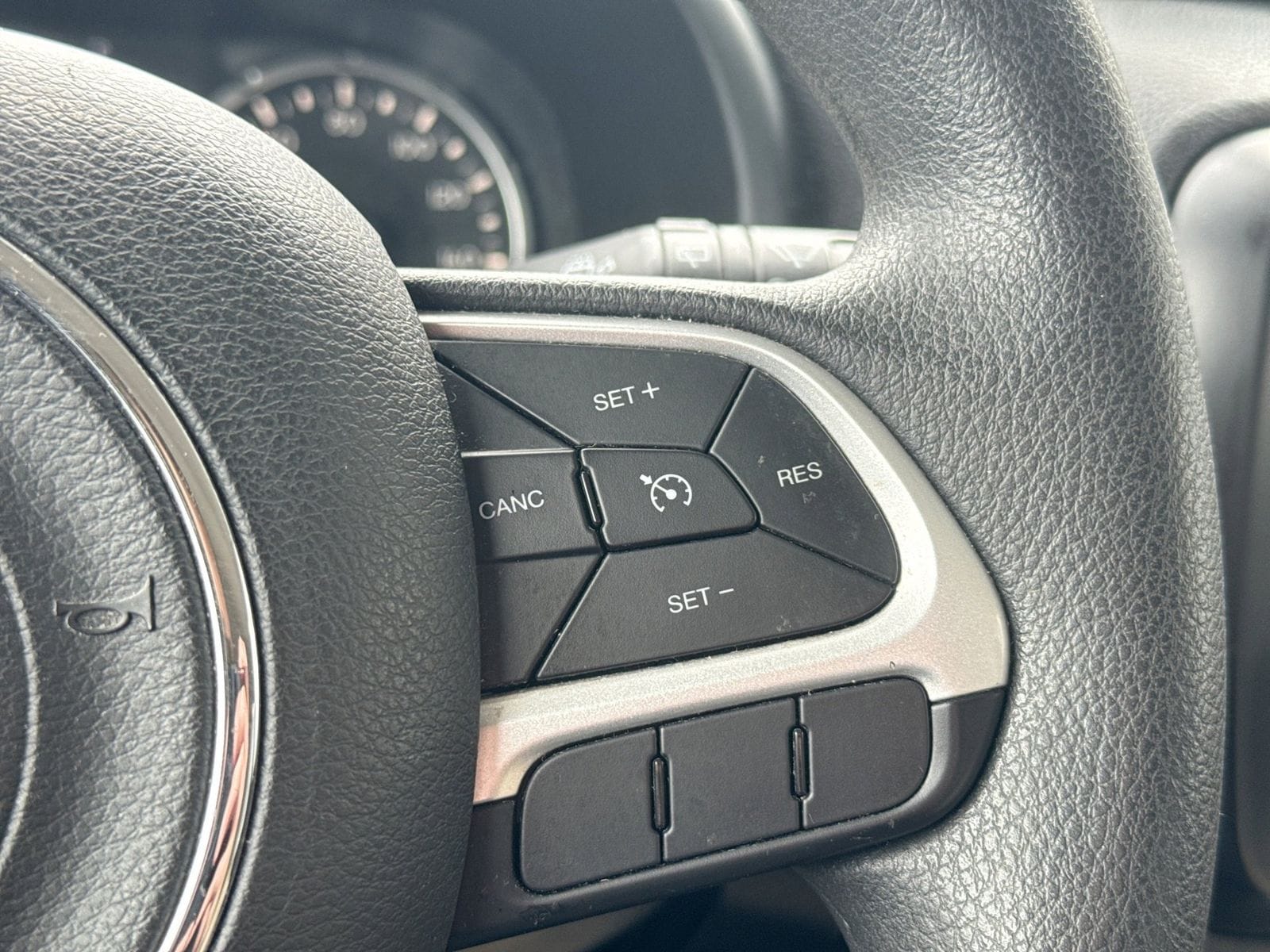 Thumbnail: 2018 Jeep Renegade - 28