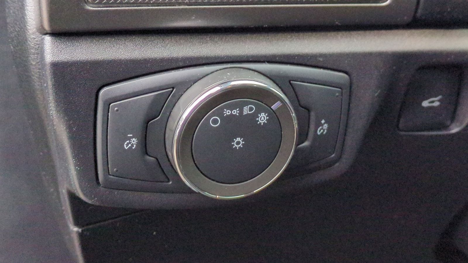 Thumbnail: 2020 Ford Fusion - 16