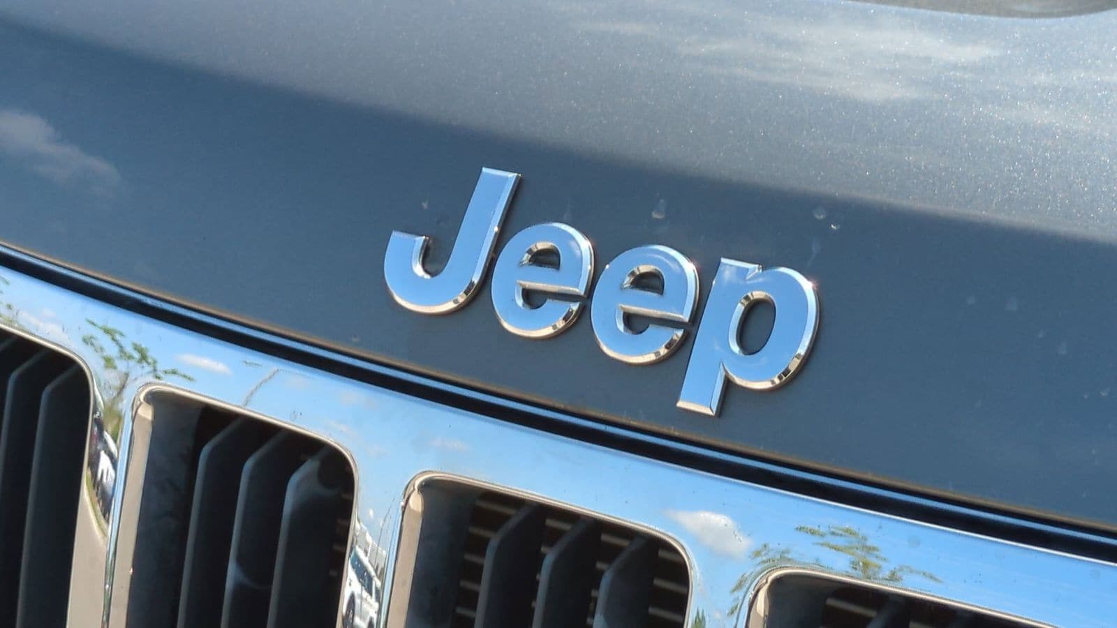 Thumbnail: 2011 Jeep Grand Cherokee - 12