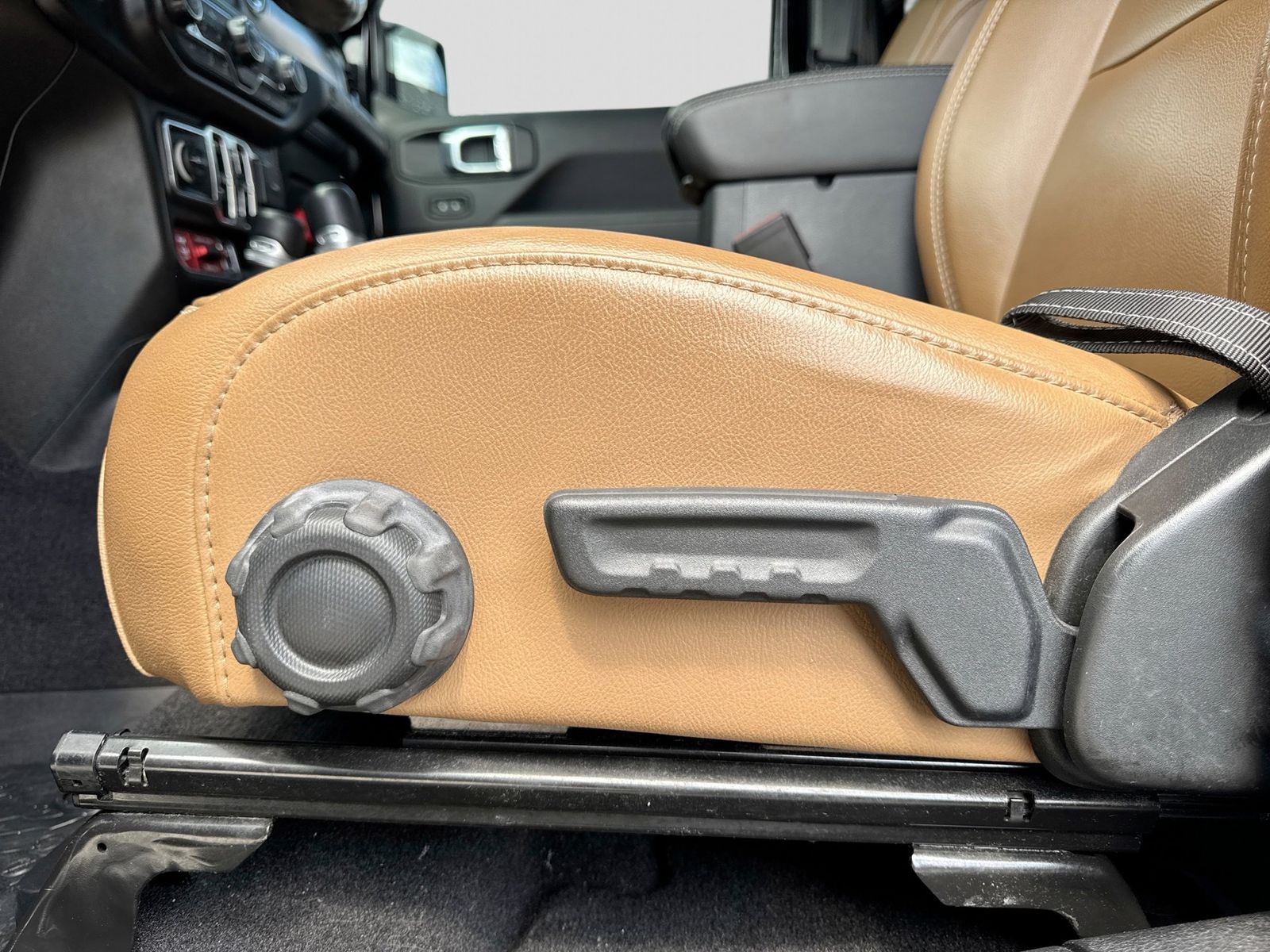 Thumbnail: 2021 Jeep Wrangler - 3