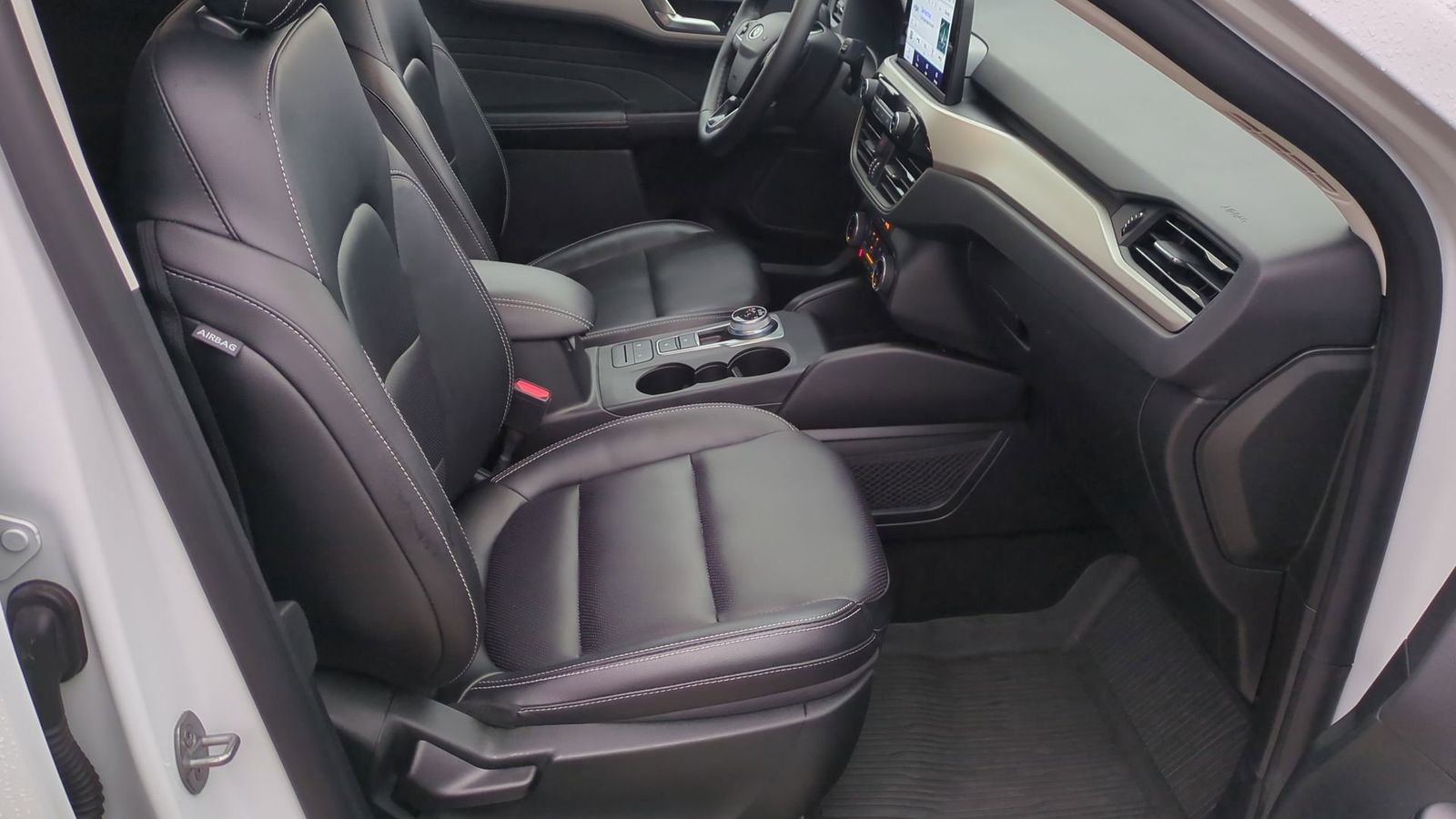 Thumbnail: 2022 Ford Escape - 21