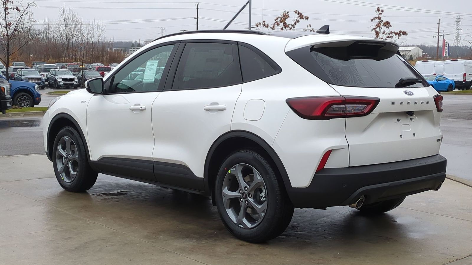 2025 Ford Escape Hybrid ST-Line Select photo 3