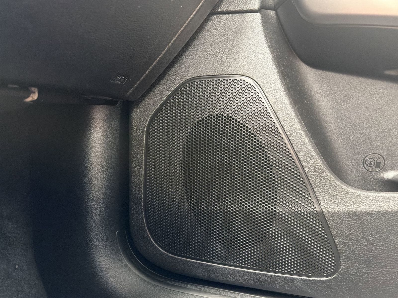 Thumbnail: 2021 Jeep Cherokee - 32