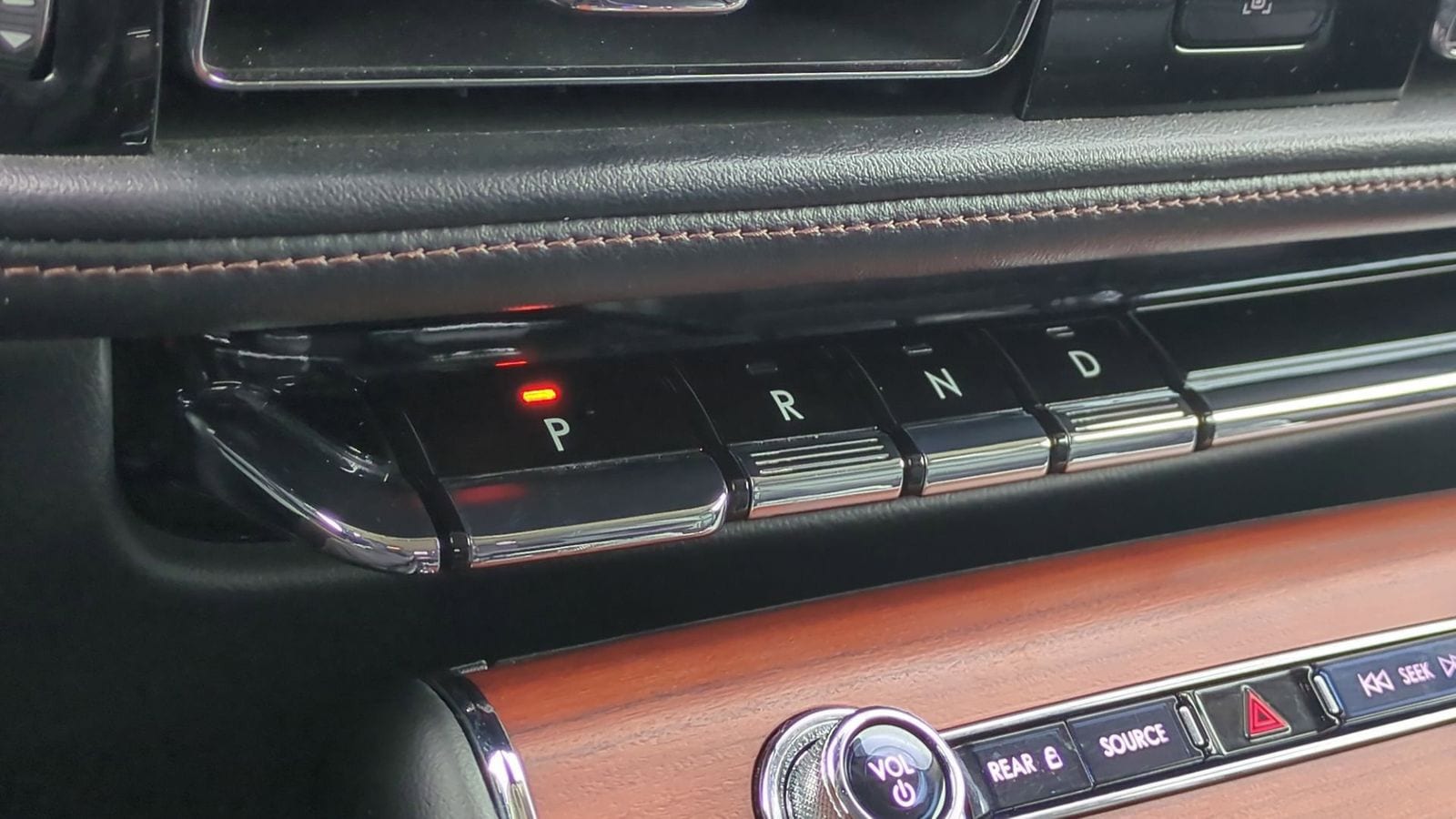 Thumbnail: 2020 Lincoln Aviator - 37