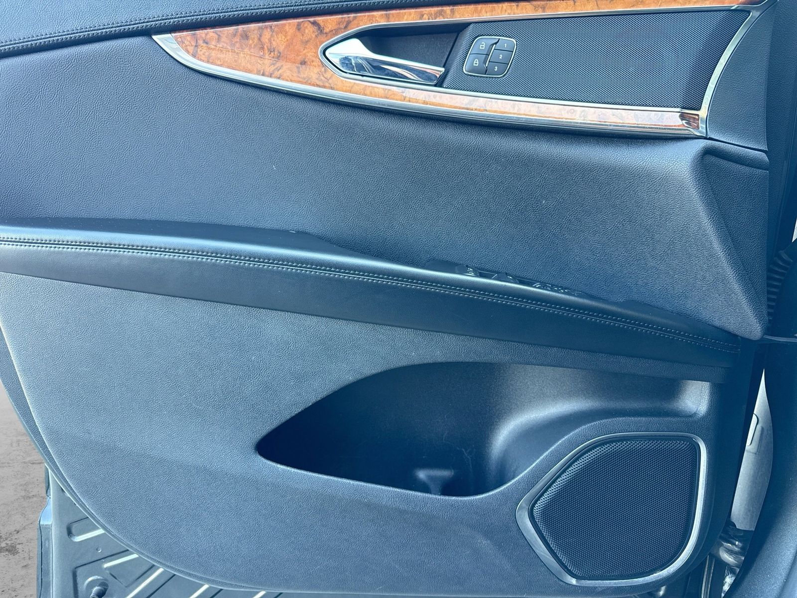 Thumbnail: 2019 Lincoln Nautilus - 32