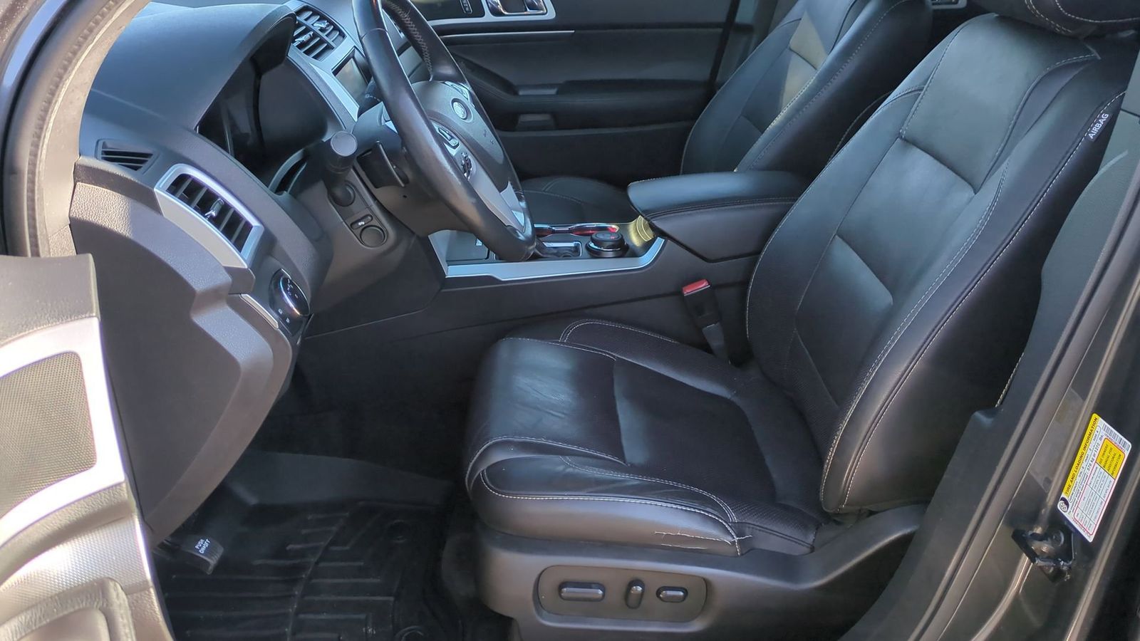 Thumbnail: 2015 Ford Explorer - 17
