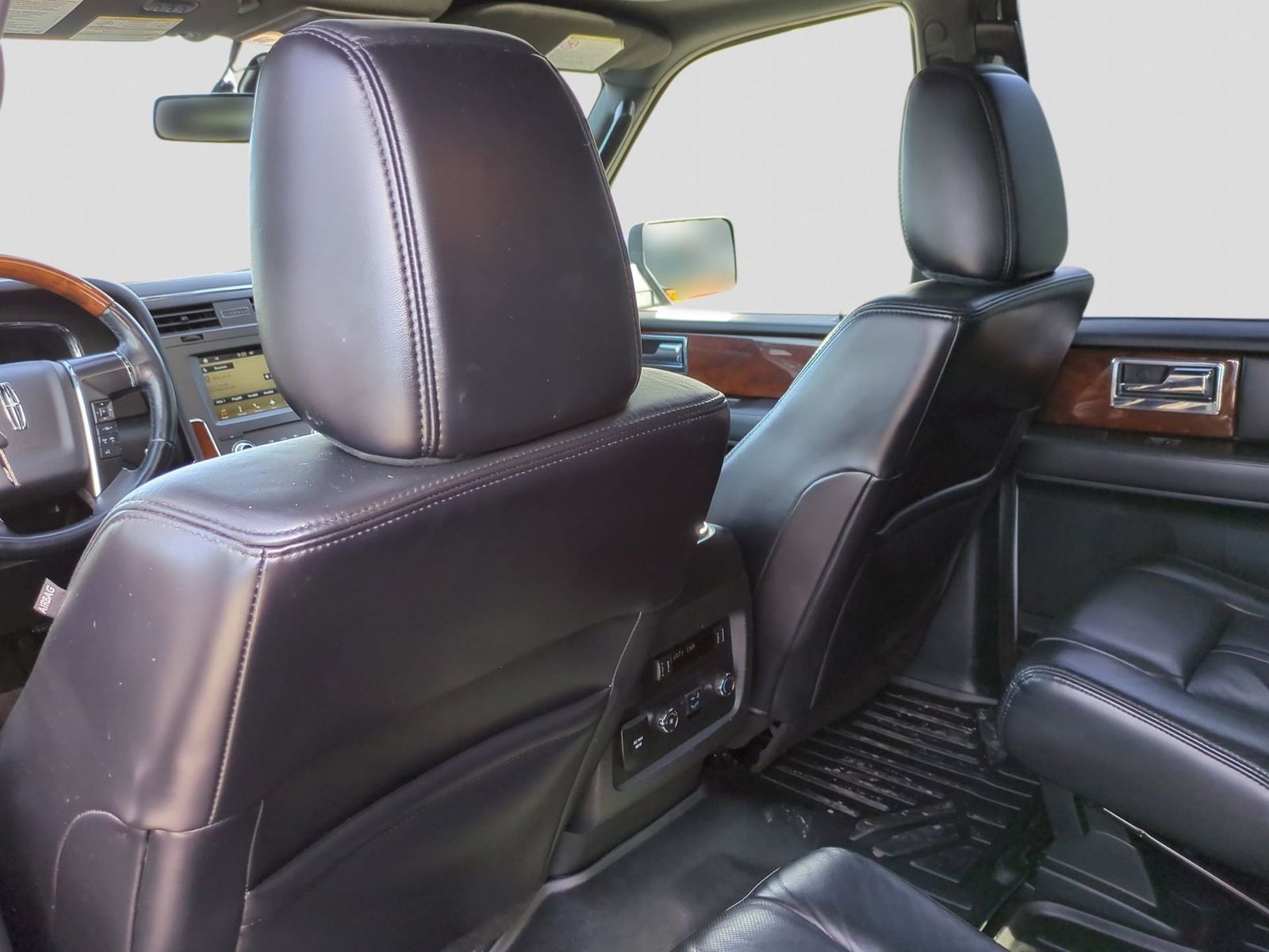 Thumbnail: 2016 Lincoln Navigator - 21