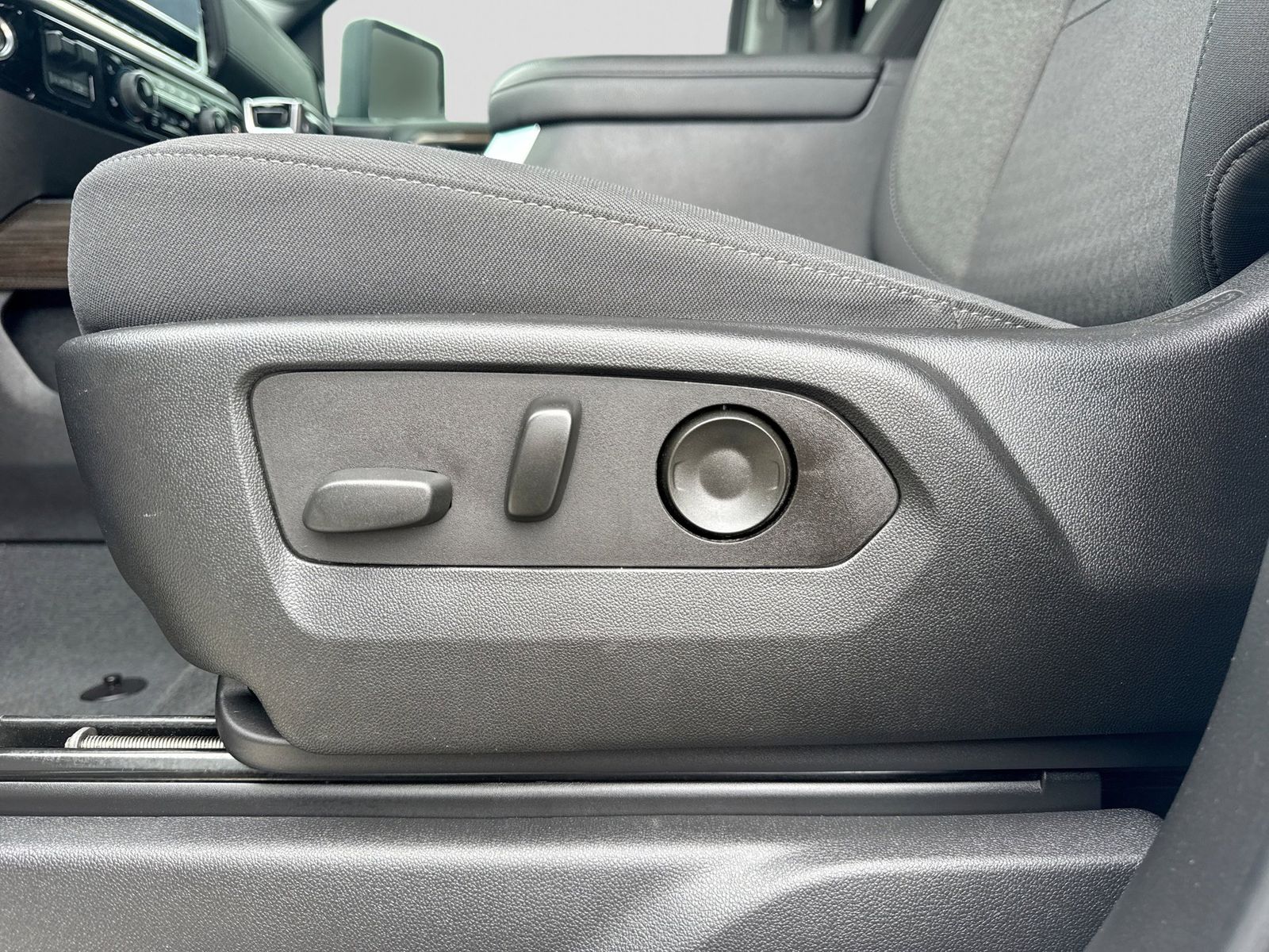 Thumbnail: 2022 Chevrolet Silverado 1500 - 3