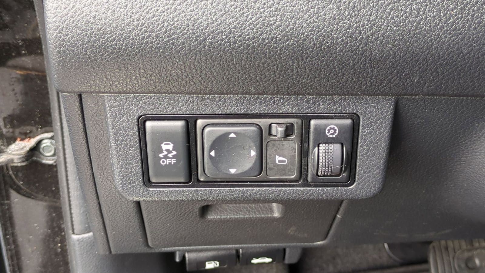 Thumbnail: 2011 Nissan Versa - 15