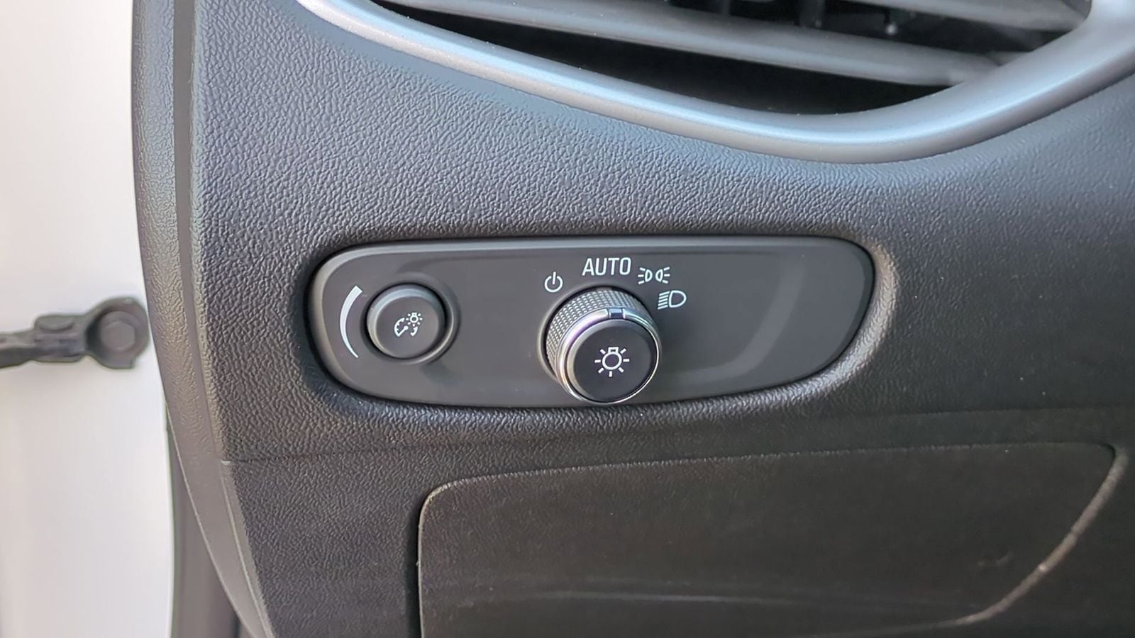 Thumbnail: 2022 Chevrolet Malibu - 17