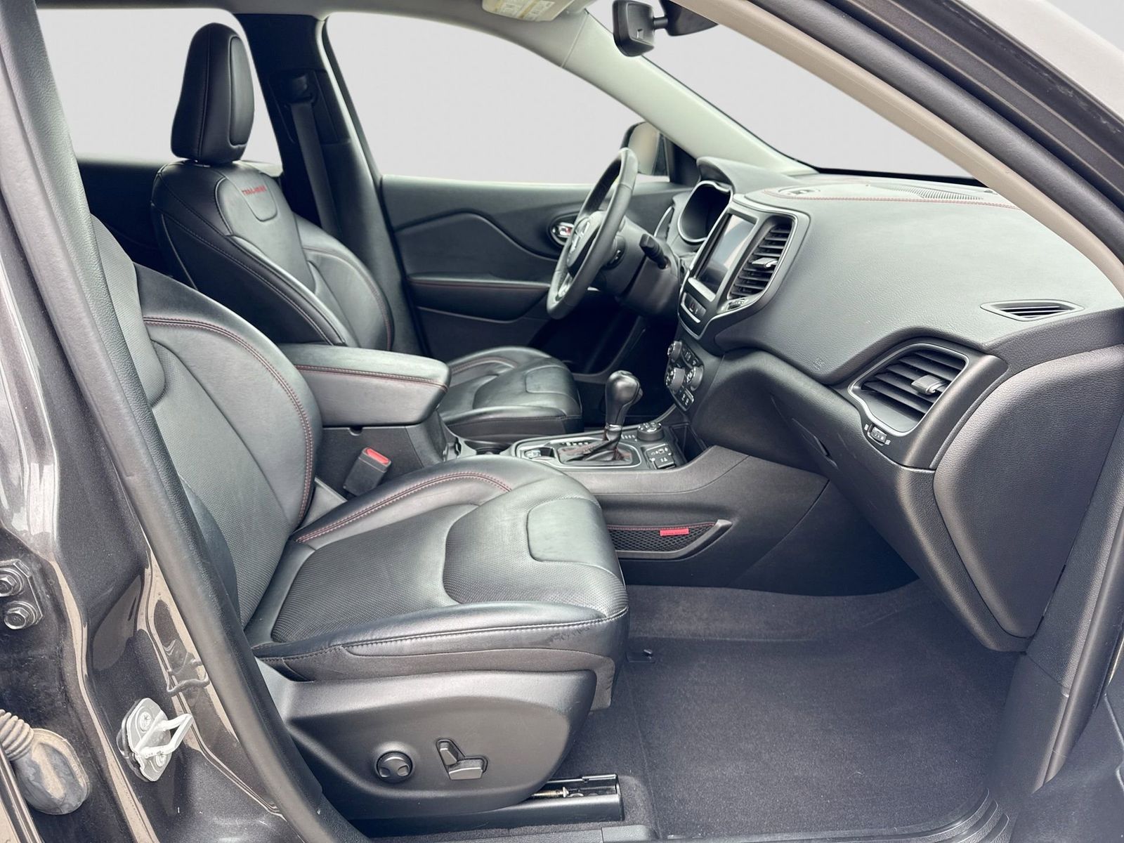 Thumbnail: 2022 Jeep Cherokee - 7