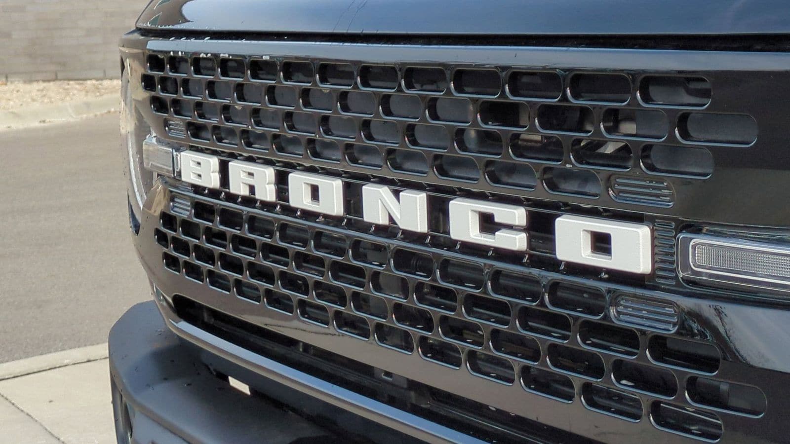 Thumbnail: 2025 Ford Bronco - 9