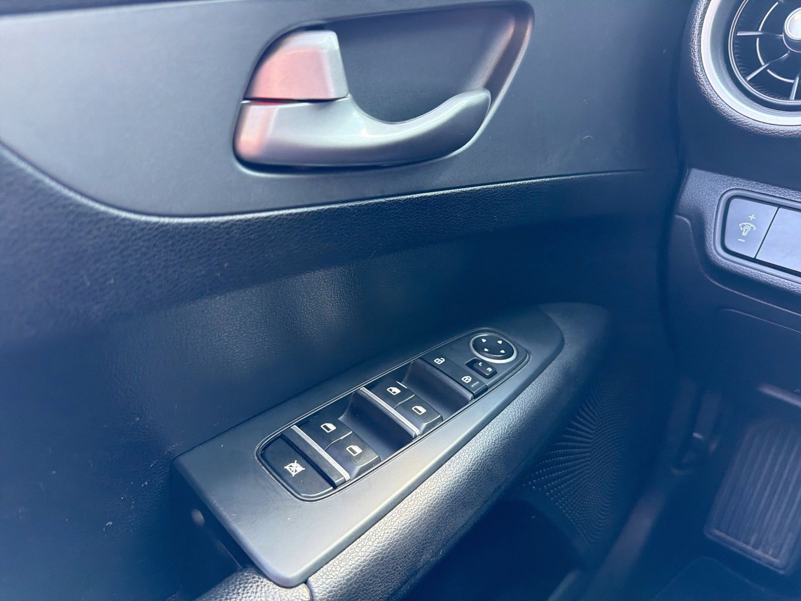 Thumbnail: 2021 Kia Forte - 18