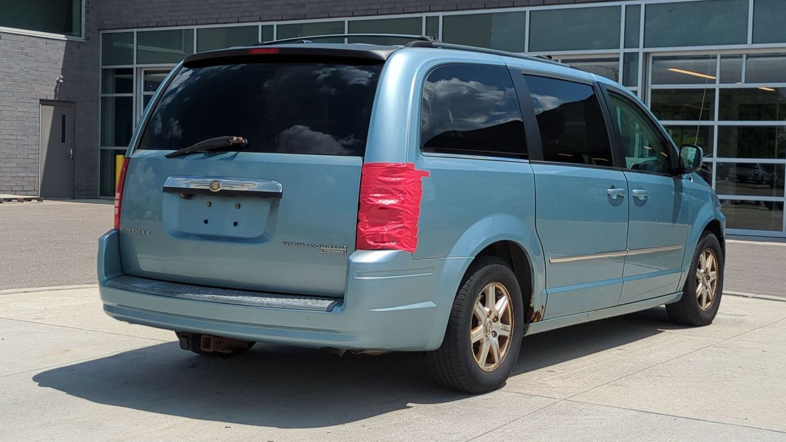 Thumbnail: 2009 Chrysler Town & Country - 6