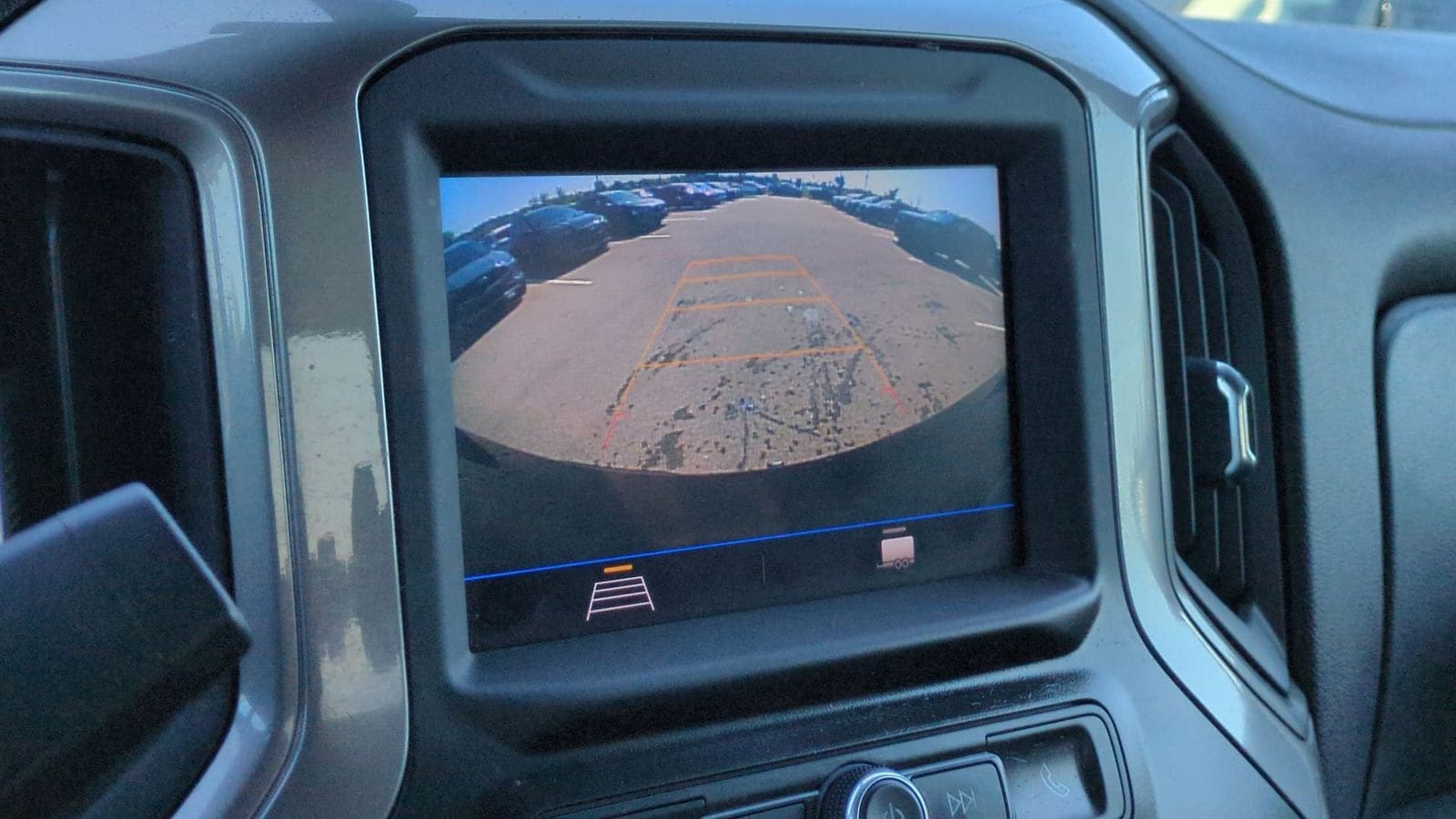 Thumbnail: 2020 Chevrolet Silverado 1500 - 30