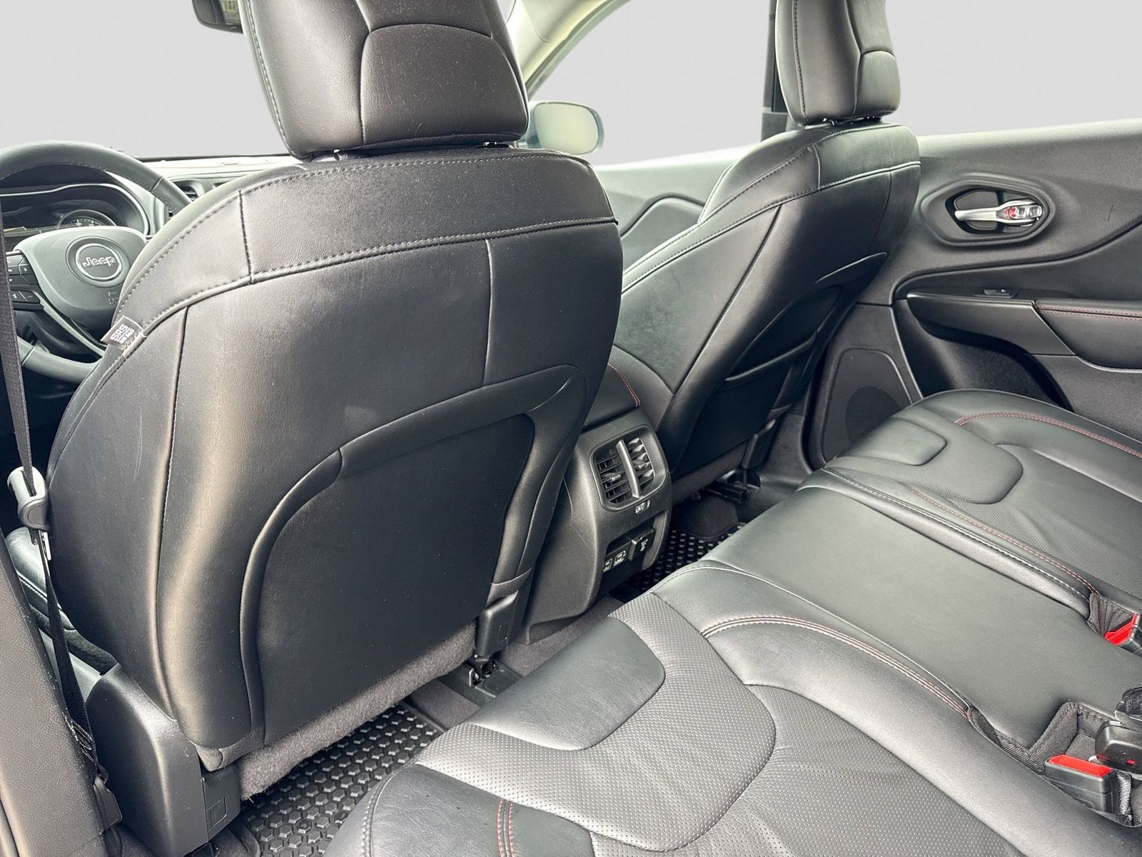 Thumbnail: 2022 Jeep Cherokee - 19