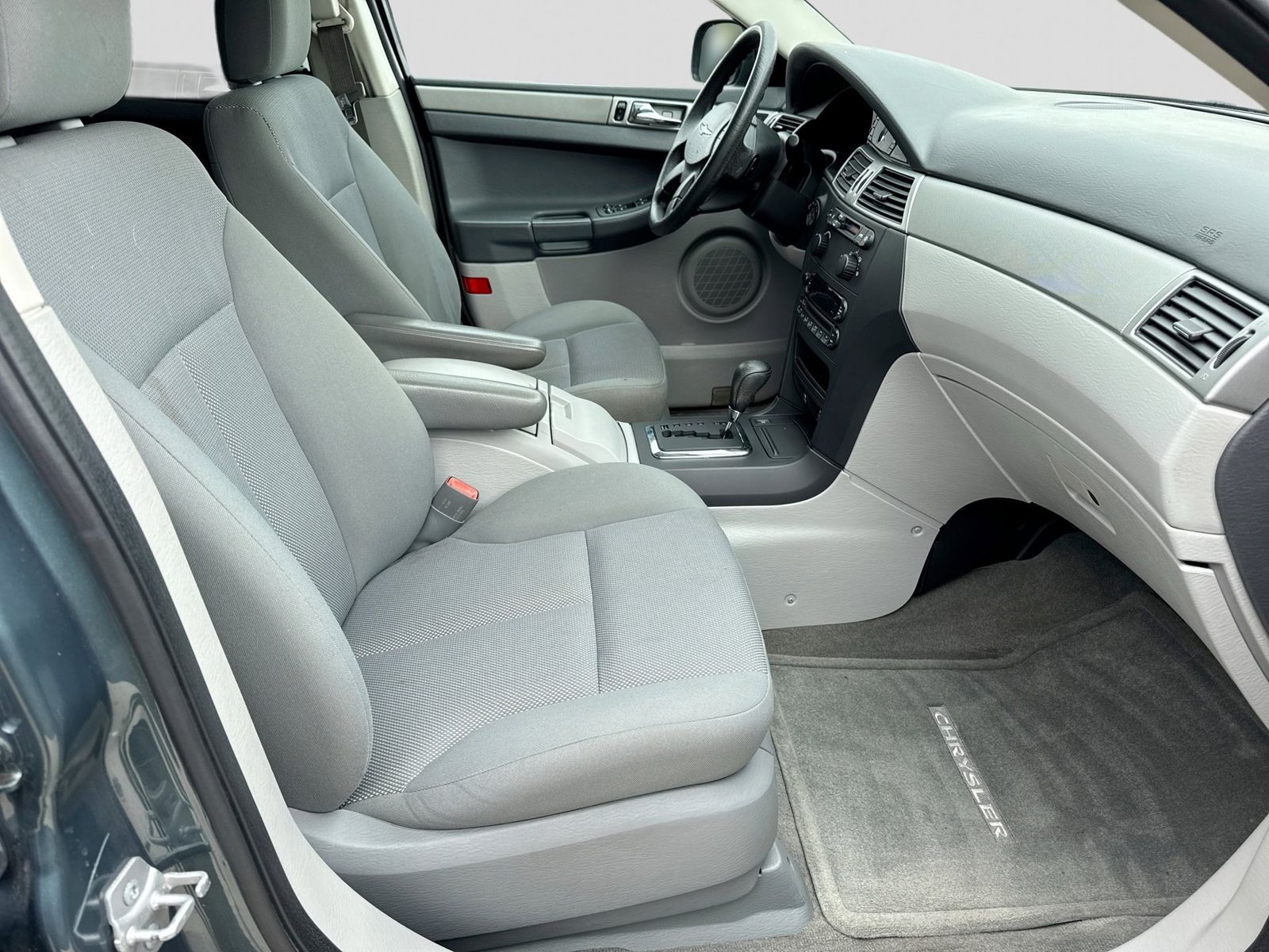 Thumbnail: 2007 Chrysler Pacifica - 21