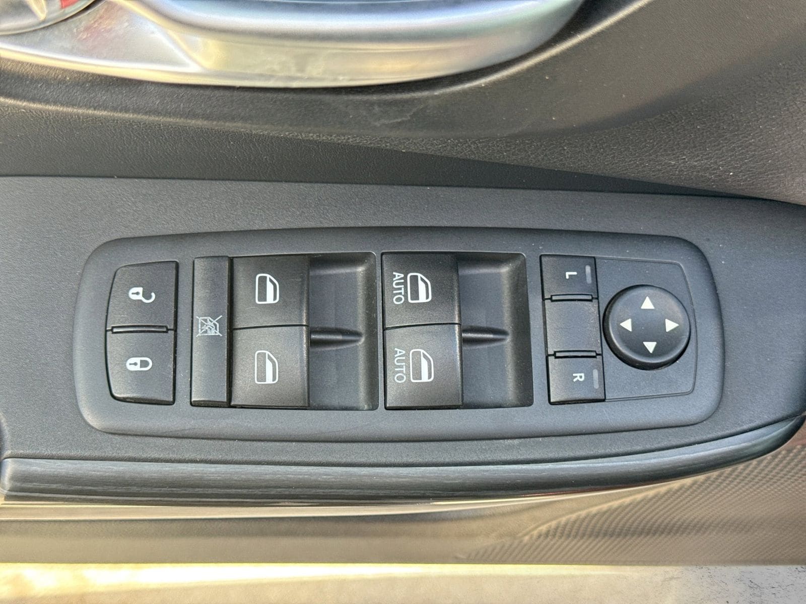 Thumbnail: 2016 Jeep Cherokee - 19