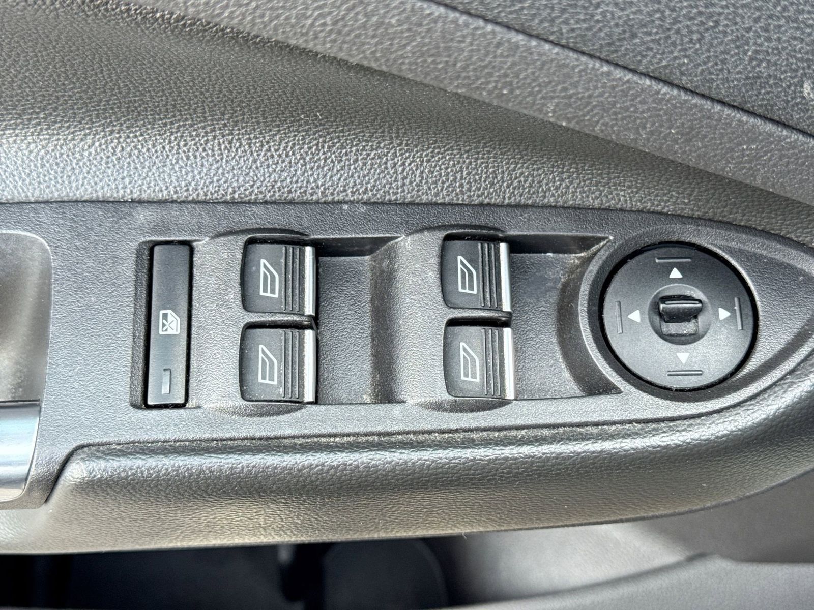 Thumbnail: 2017 Ford Escape - 17