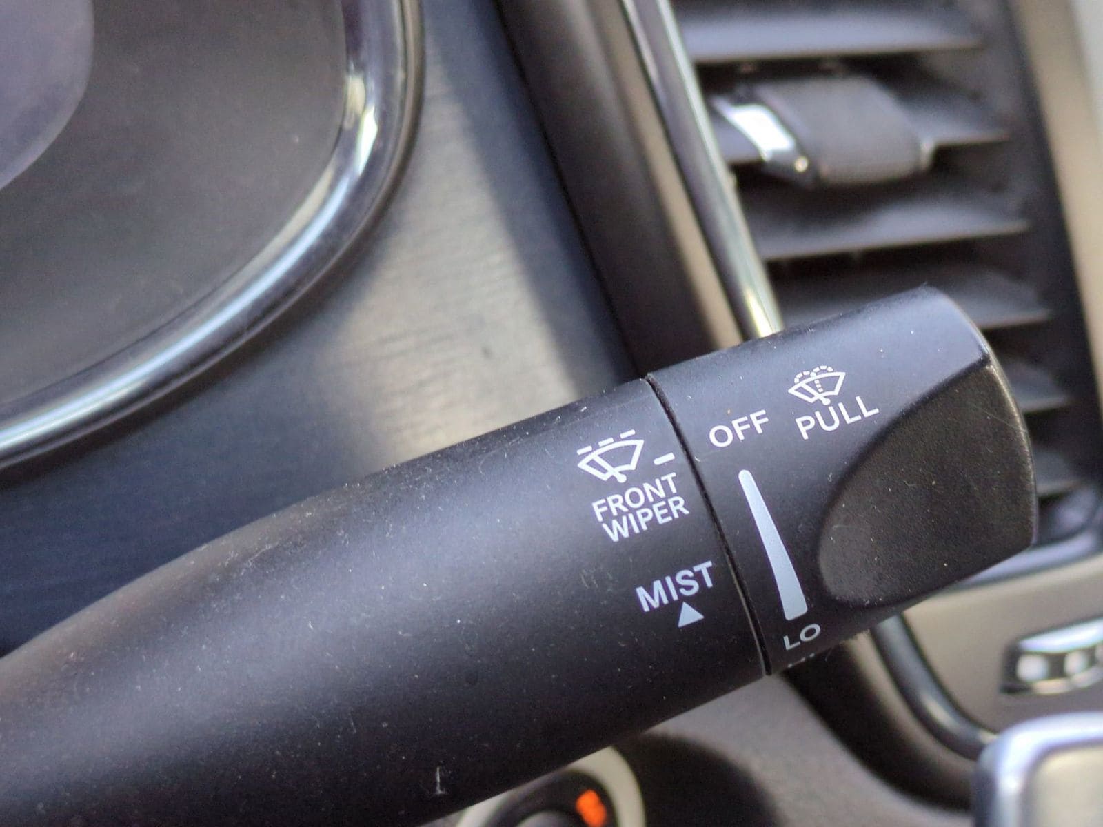 Thumbnail: 2015 Chrysler 200 - 29