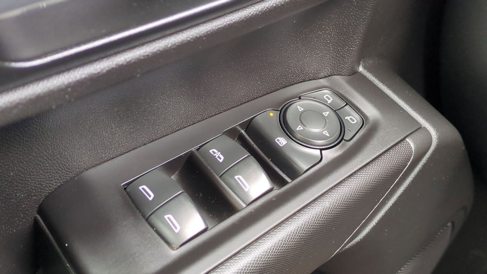 Thumbnail: 2020 Chevrolet Silverado 1500 - 29