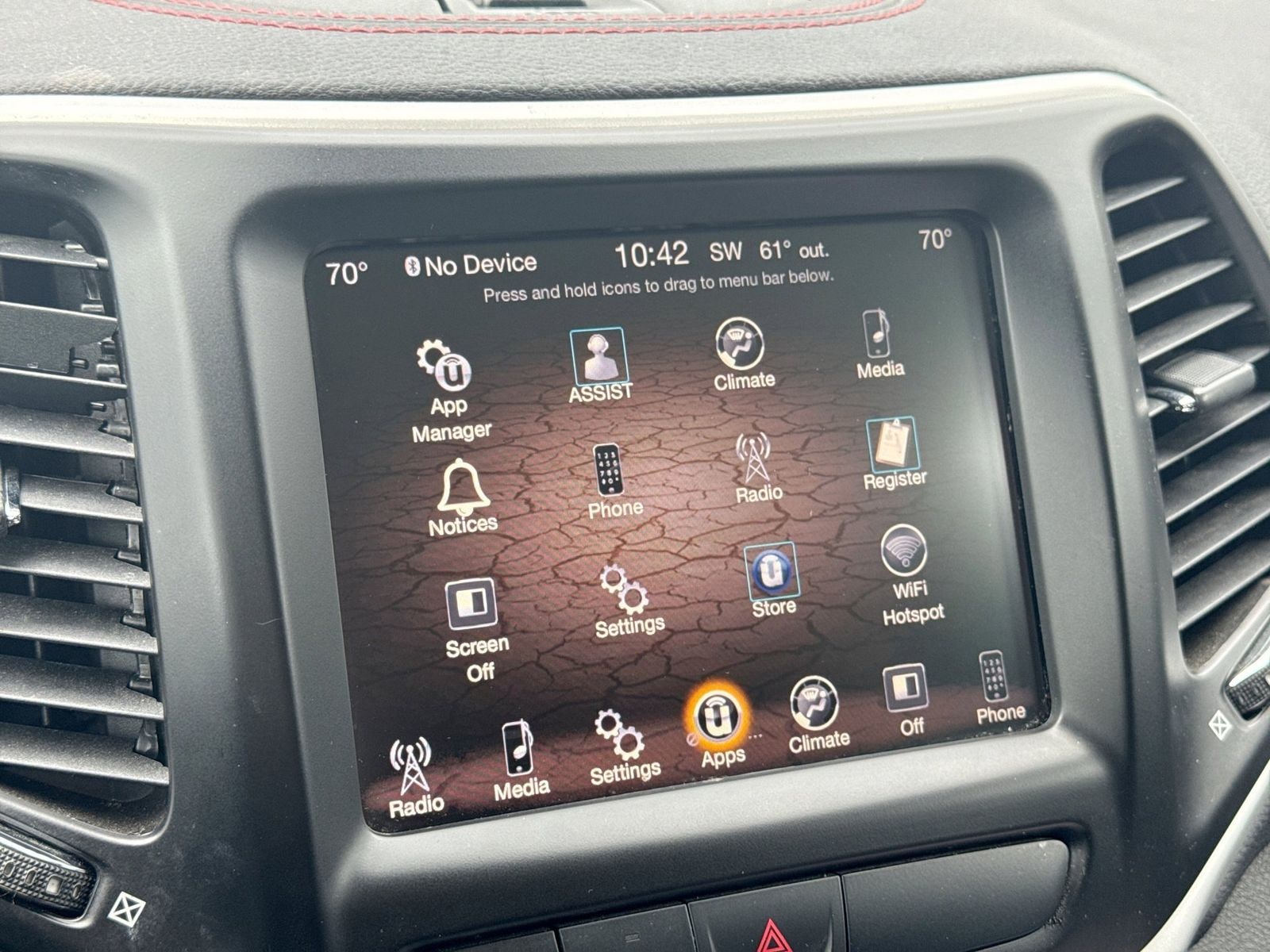 Thumbnail: 2018 Jeep Cherokee - 28