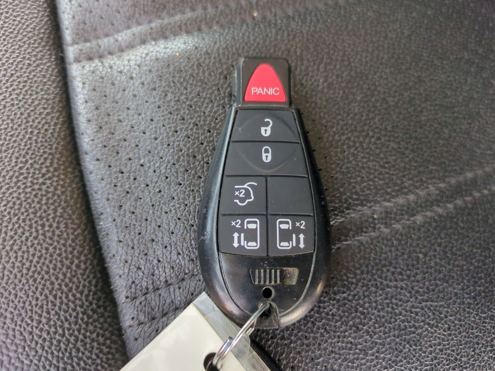 Thumbnail: 2012 Chrysler Town & Country - 39