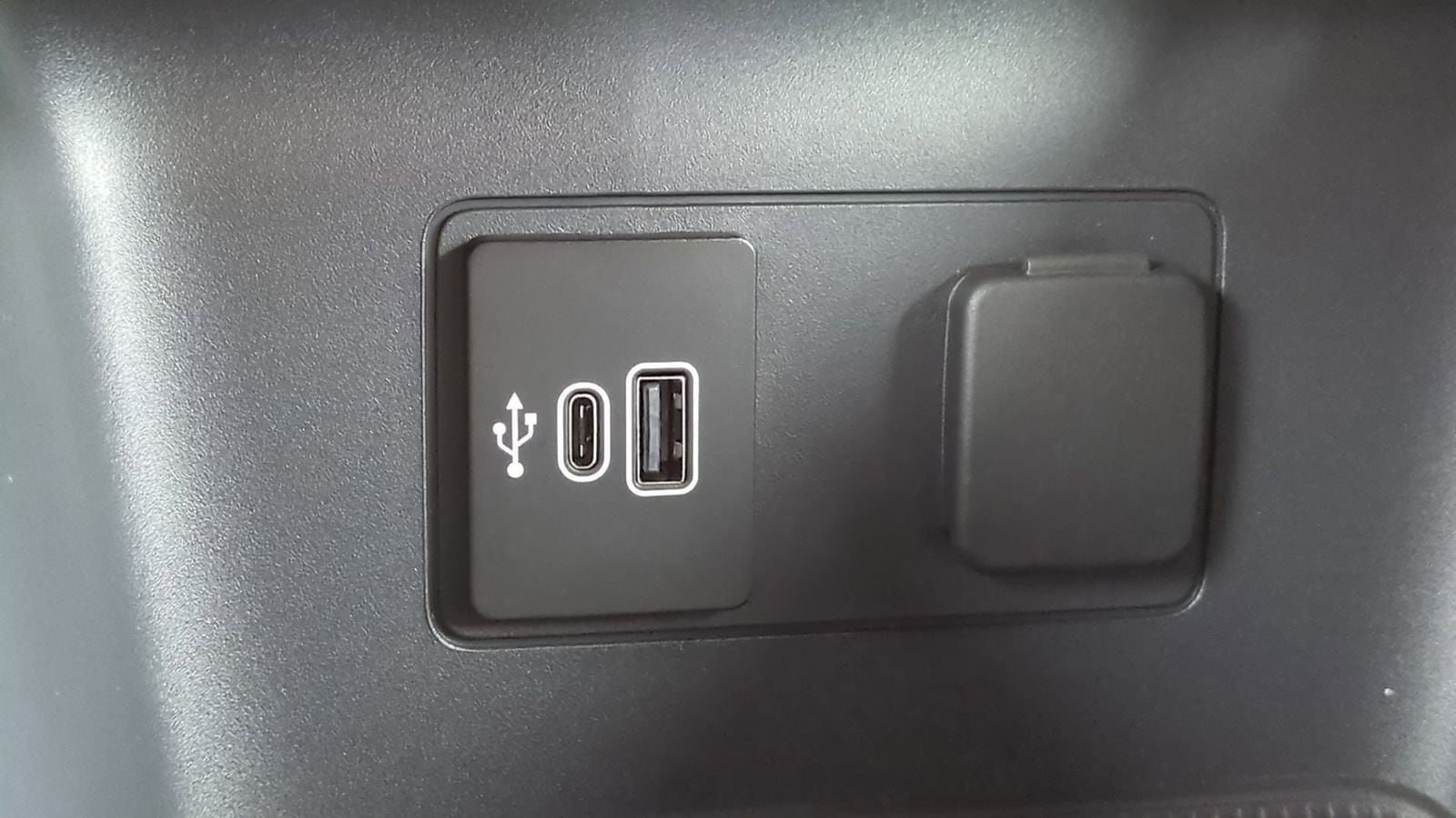 Thumbnail: 2026 Ford Explorer - 32