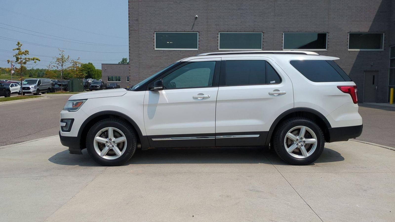Thumbnail: 2016 Ford Explorer - 2