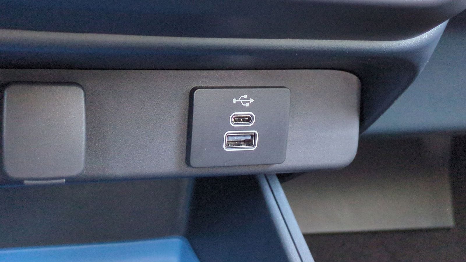 Thumbnail: 2025 Ford Maverick - 32