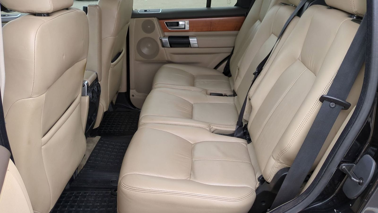 Thumbnail: 2011 Land Rover LR4 - 18