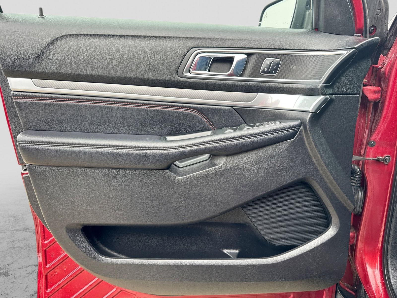 Thumbnail: 2018 Ford Explorer - 32