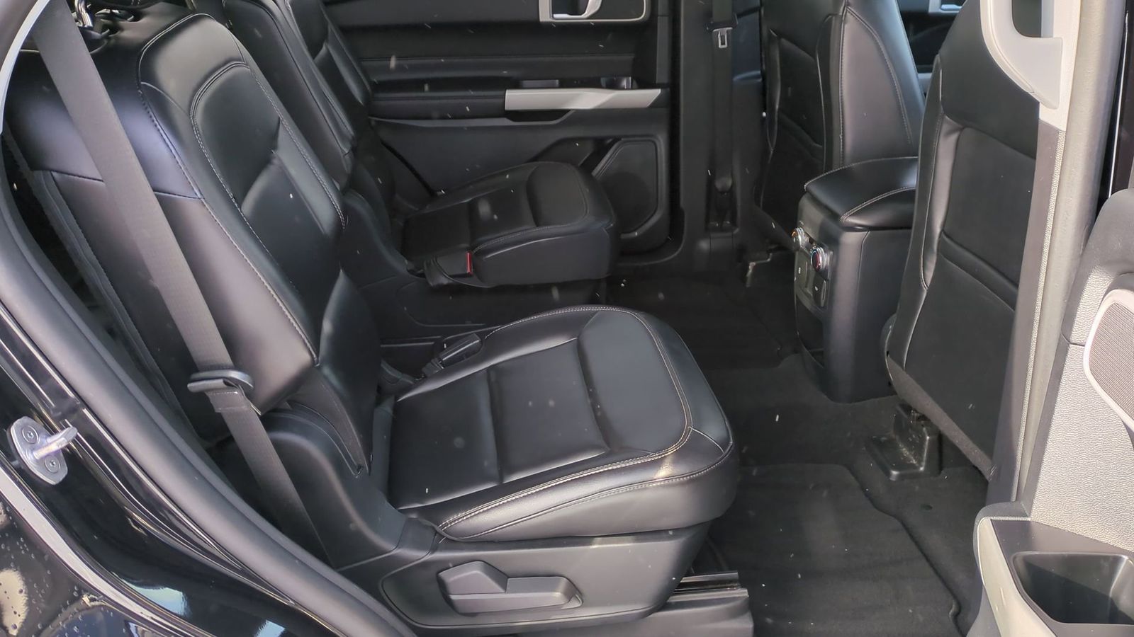 Thumbnail: 2021 Ford Explorer - 24